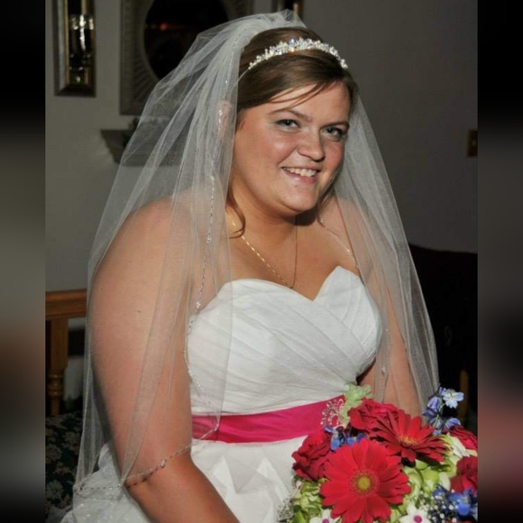 White Wedding Dress and Veil - Picture 5 of 6